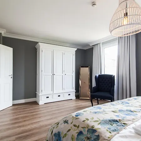 Hus Up Hoecht בית נופש *