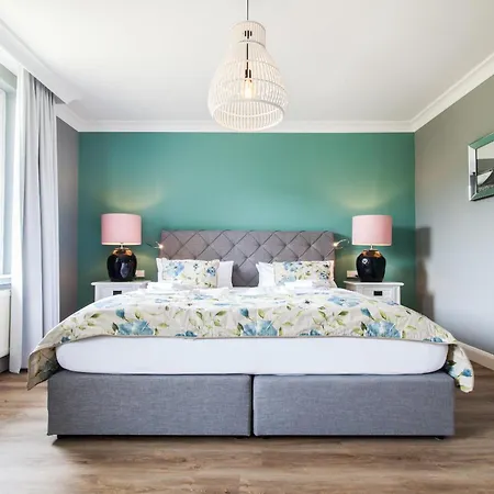 Hus Up Hoecht לנגאוג